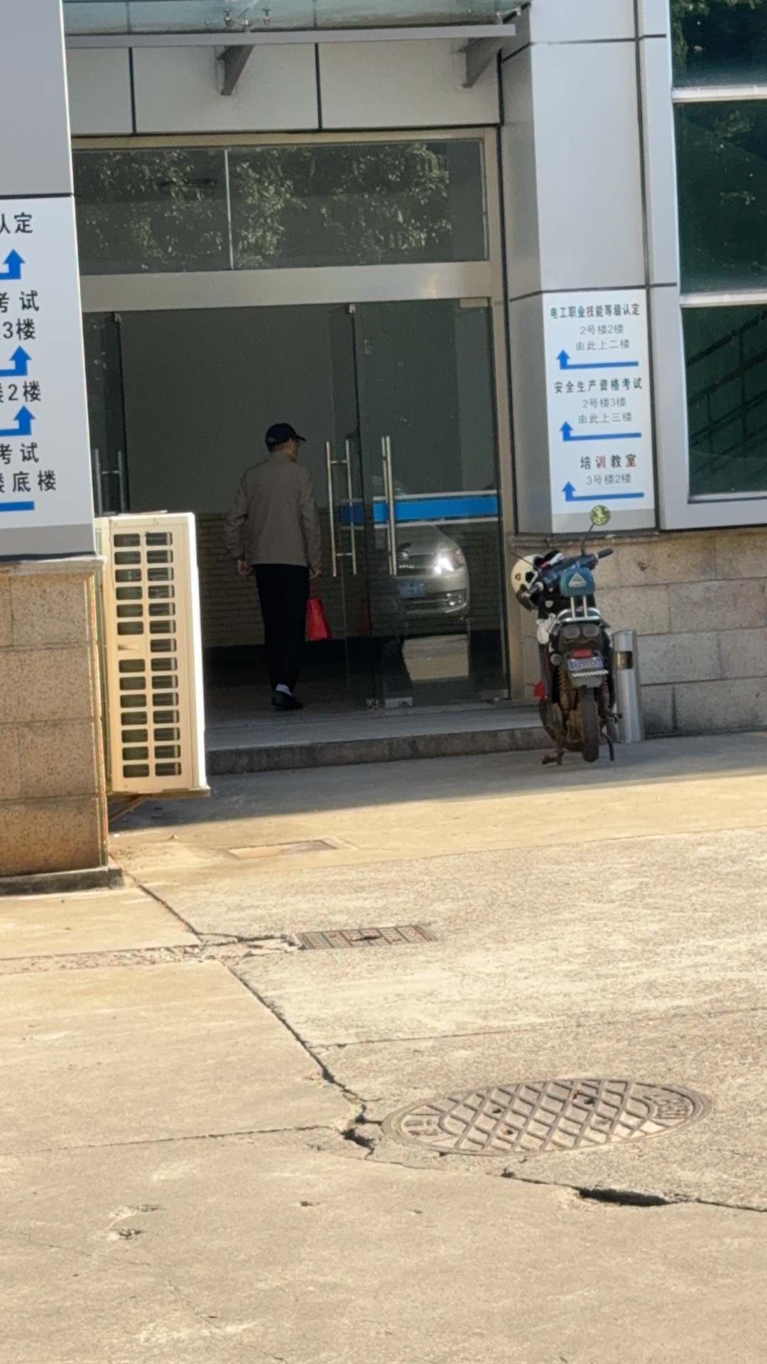 上海电工中级考试有点无语